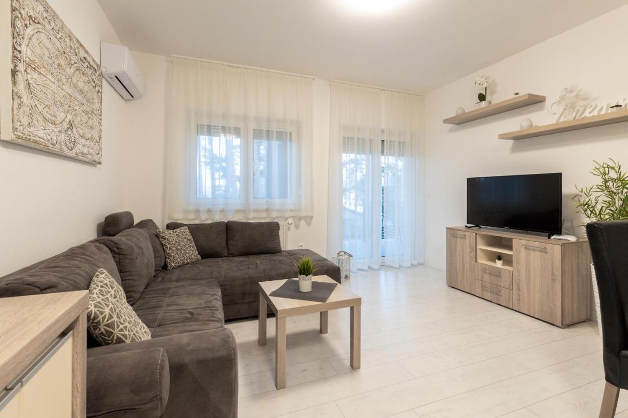 Leda Apartmanok By Bltn שיופוק מראה חיצוני תמונה